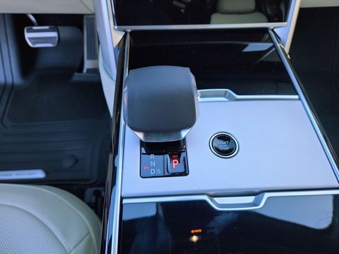 New 2025 Land Rover Range Rover SE image 16