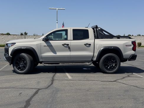 New 2026 Chevrolet Colorado Trail Boss w/ Midnight Edition AWD/4WD image 4