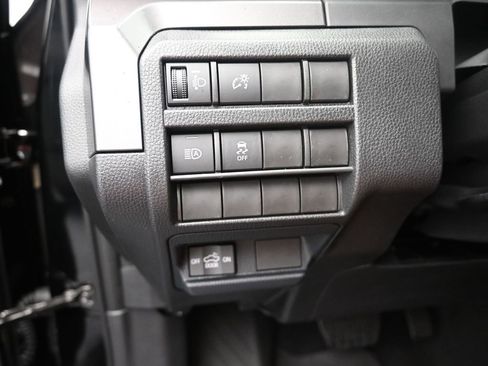 Used 2025 Toyota Tacoma SR5 AWD/4WD image 23