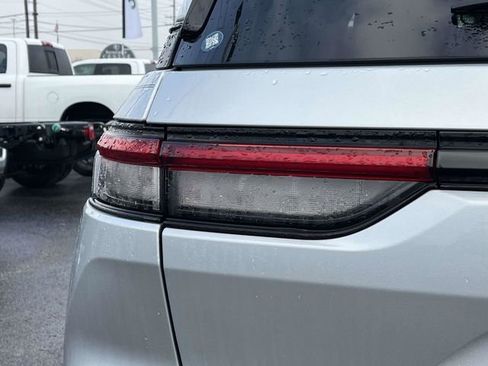 Used 2023 Jeep Grand Cherokee Altitude image 10