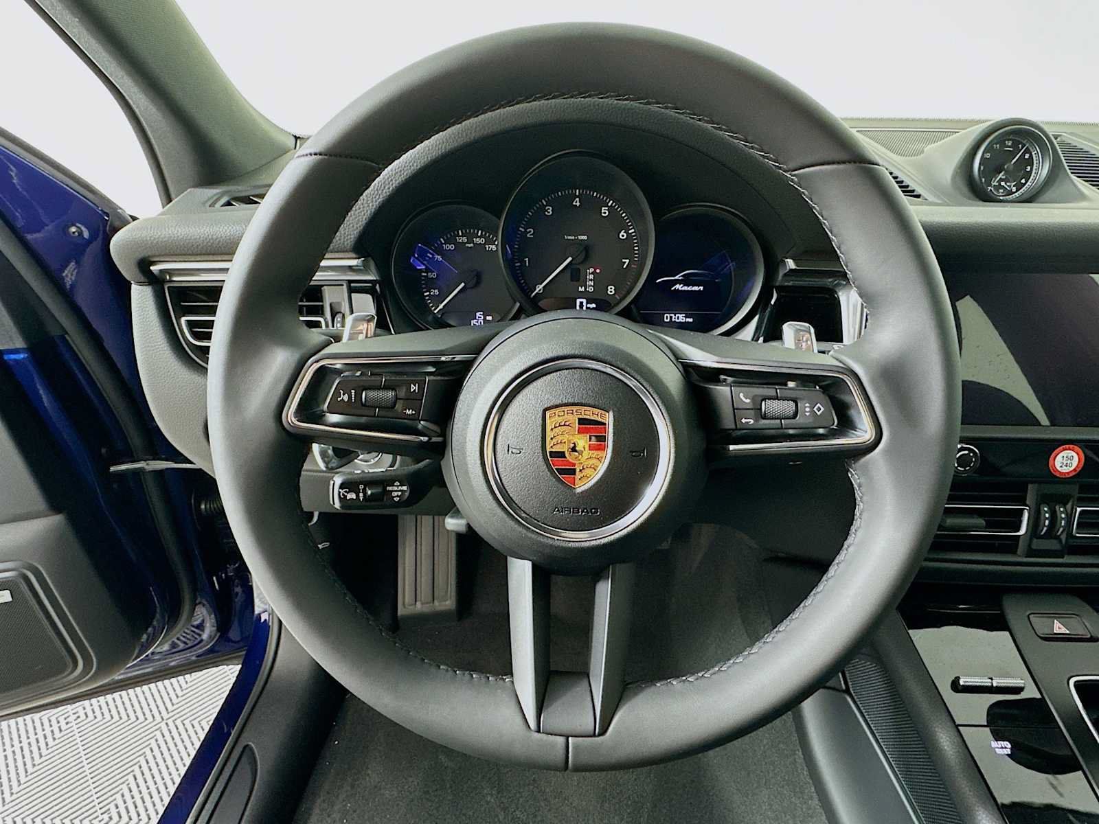 Used 2026 Porsche Macan AWD/4WD image 14