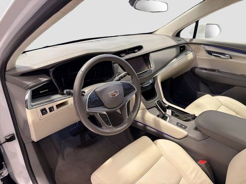 Certified 2017 Cadillac XT5 Premium Luxury w/ Driver Assist Package image 9