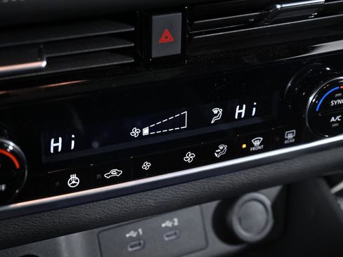 Used 2024 Nissan Rogue Platinum image 19