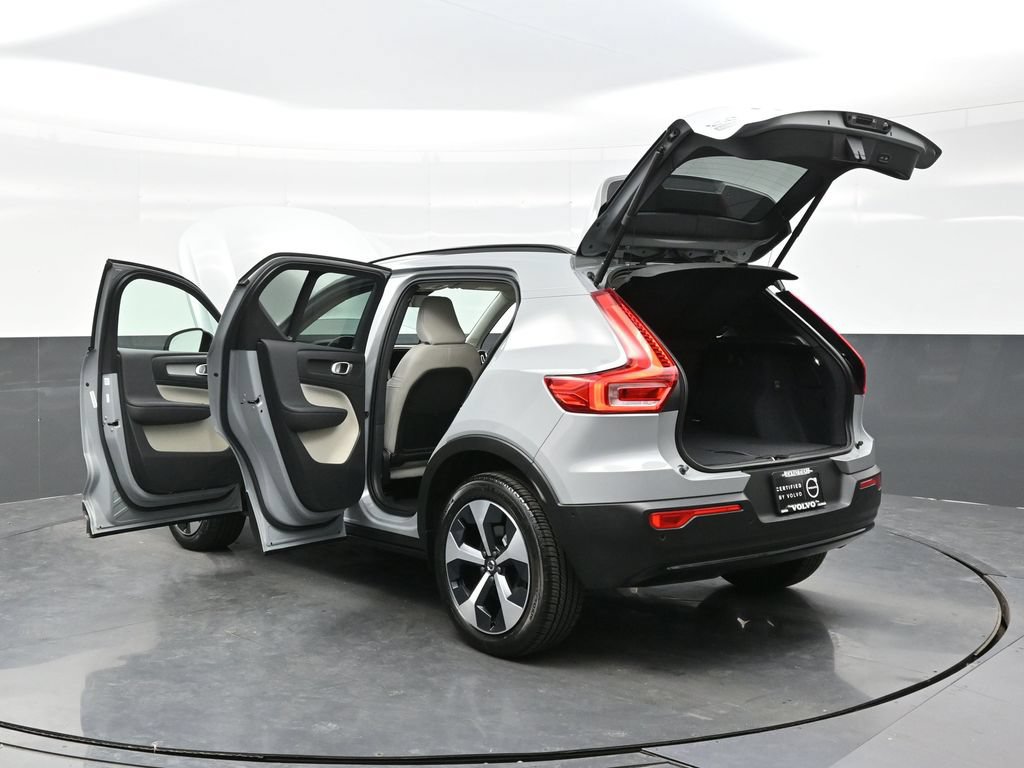 Used 2026 Volvo XC40 B5 Plus AWD/4WD image 48
