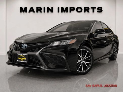 Used 2024 Toyota Camry SE FWD image 1