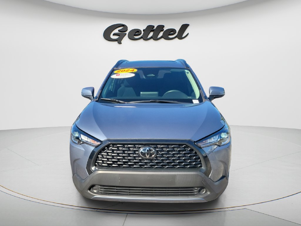 Used 2024 Toyota Corolla Cross LE w/ Moonroof Package FWD image 2