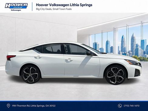 Used 2024 Nissan Altima 2.5 SR FWD image 8