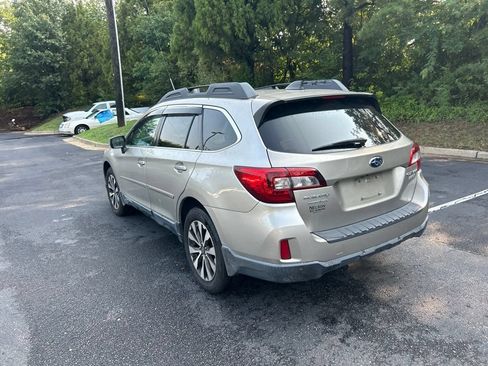 Used 2017 Subaru Outback 2.5i Limited AWD/4WD image 7