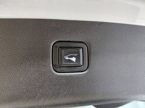 Used 2020 Chevrolet Blazer LT image 39