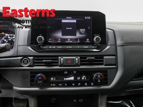 Used 2024 Nissan Pathfinder S image 19