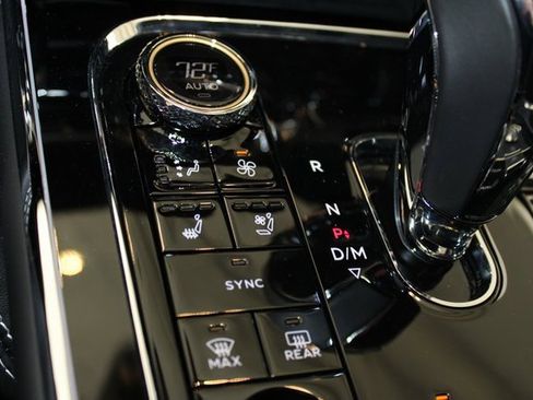 Used 2022 Bentley Flying Spur V8 image 33