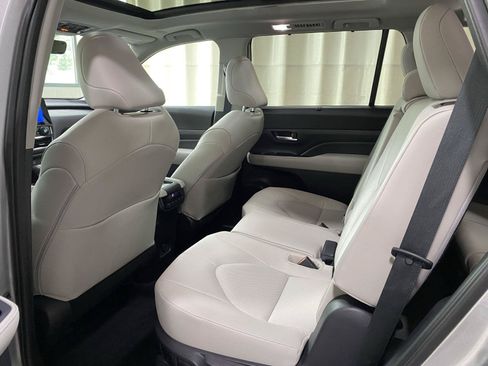 Certified 2025 Toyota Grand Highlander AWD Hybrid image 18