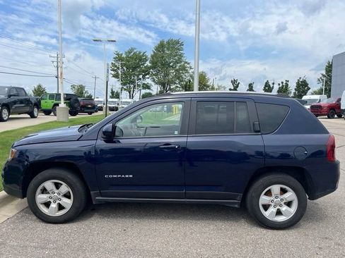 Used 2017 Jeep Compass Latitude FWD image 12