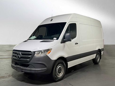 Used 2025 Mercedes-Benz Sprinter 2500 image 7