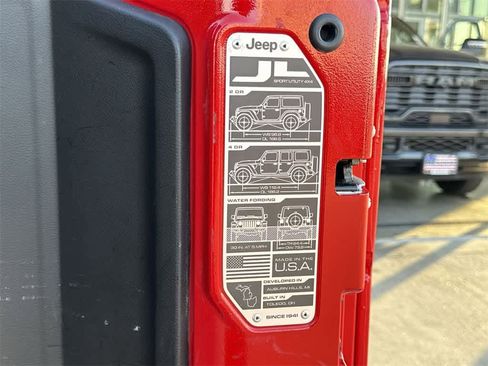 Used 2018 Jeep Wrangler Unlimited Sahara image 22