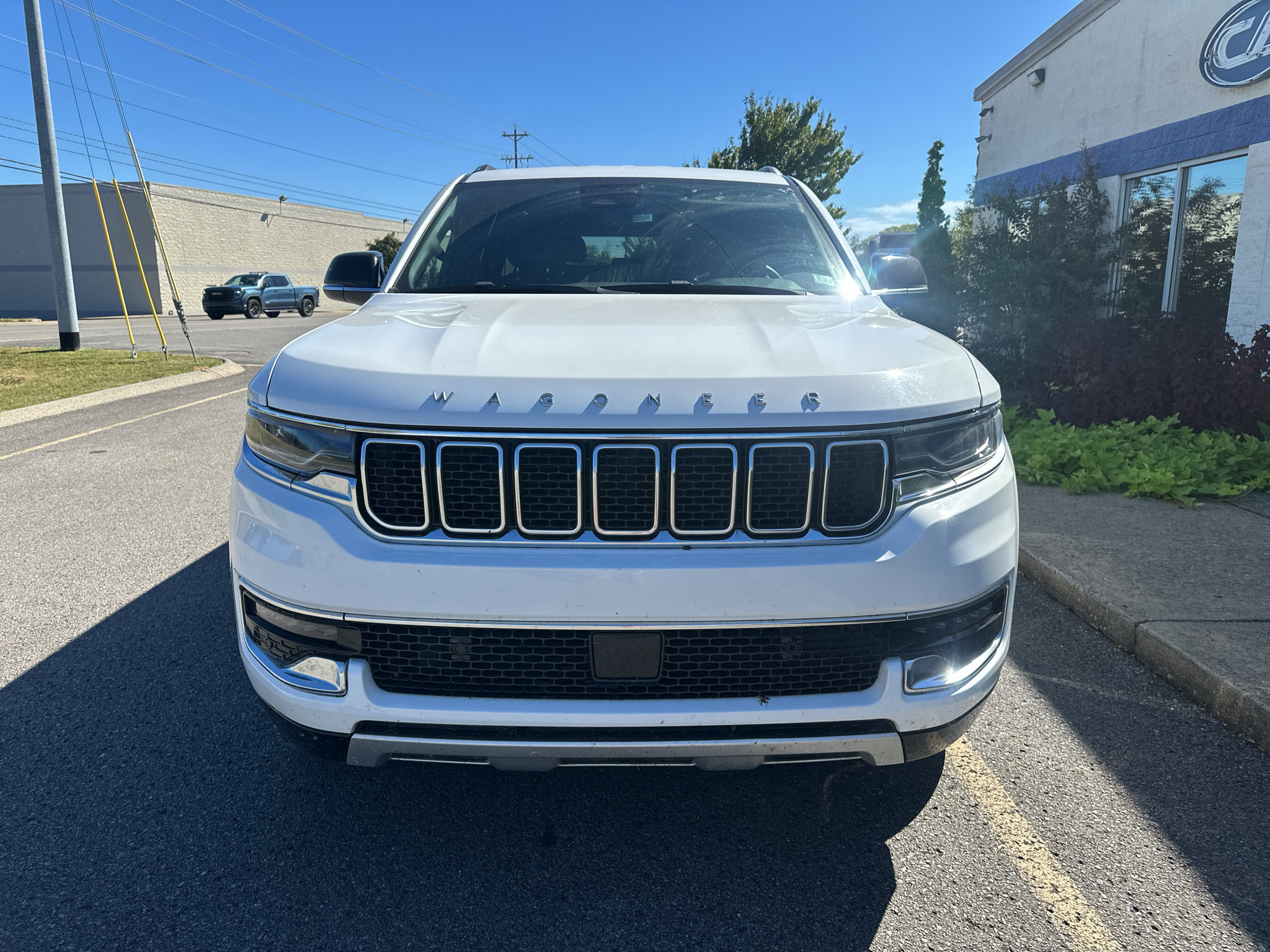 Used 2024 Jeep Wagoneer Series II w/ Flexible Seating Group RWD image 9