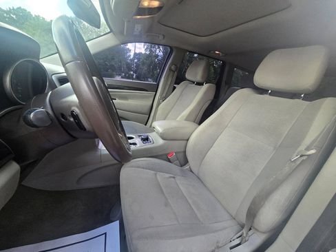 Used 2012 Jeep Grand Cherokee Laredo w/ Laredo E Group AWD/4WD image 22