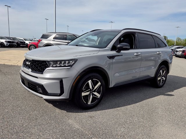 Used 2023 Kia Sorento EX w/ Panoramic Sunroof Package FWD image 3