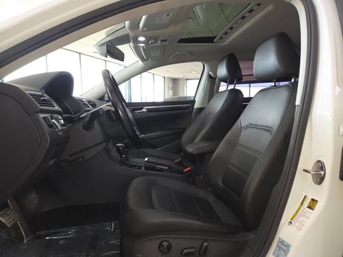 Used 2019 Volkswagen Passat 2.0T SE R-Line FWD image 18