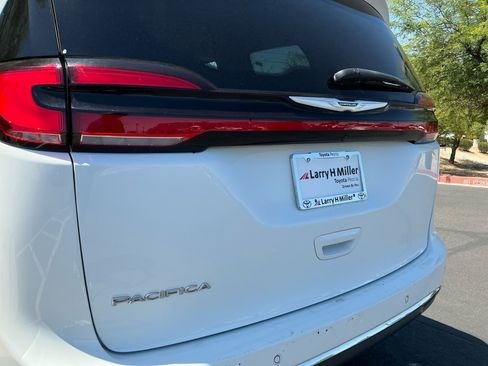 Used 2023 Chrysler Pacifica Touring-L FWD image 24