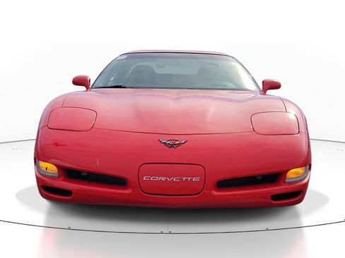 Used 2004 Chevrolet Corvette Coupe w/ Roof Package RWD image 2