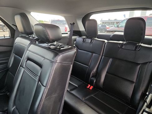 Used 2023 Ford Explorer XLT w/ Equipment Group 202A AWD/4WD image 5