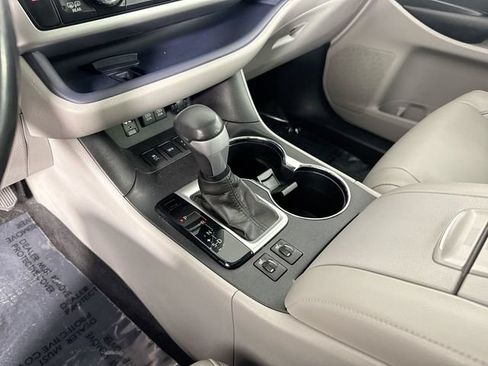 Used 2017 Toyota Highlander XLE AWD/4WD image 17