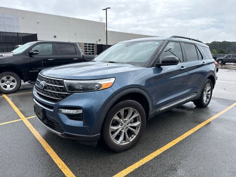 Used 2020 Ford Explorer XLT w/ Equipment Group 202A image 5