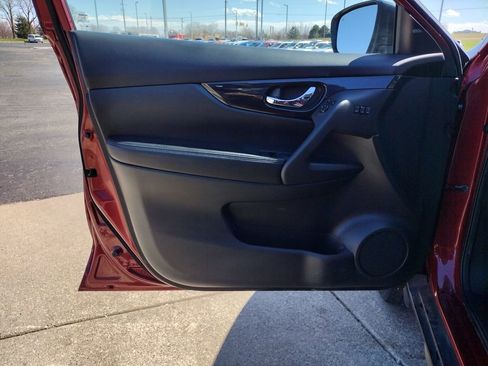 Used 2019 Nissan Rogue SL w/ Premium Package image 27