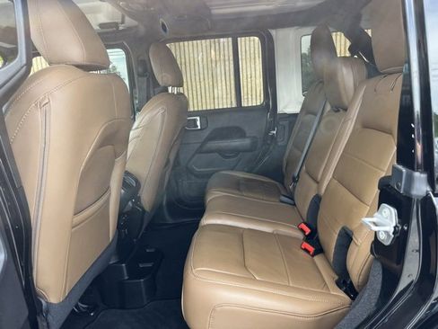 Used 2021 Jeep Wrangler Unlimited Sahara image 14