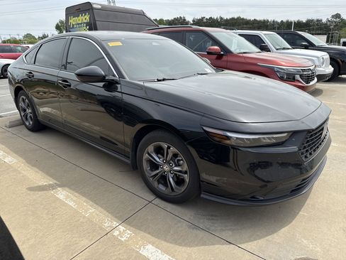 Used 2023 Honda Accord EX image 2