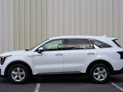 Used 2024 Kia Sorento LX FWD image 42
