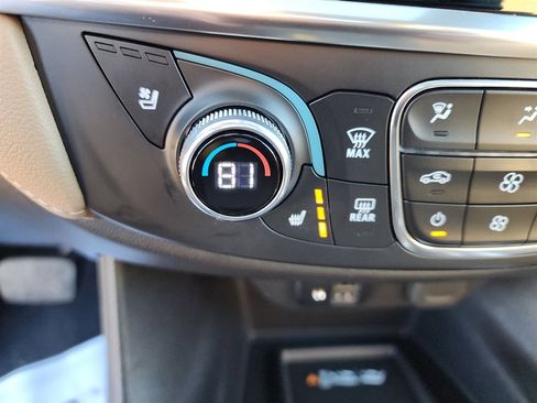 Used 2023 Chevrolet Traverse Premier image 40