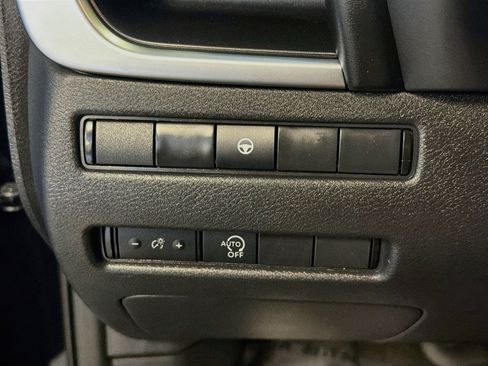 Used 2023 Nissan Rogue SV AWD/4WD image 17