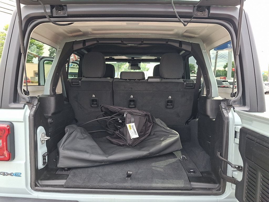 Used 2024 Jeep Wrangler Unlimited AWD/4WD image 30