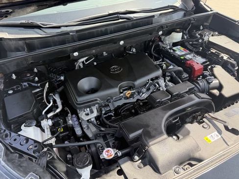 Used 2021 Toyota RAV4 XLE FWD image 24