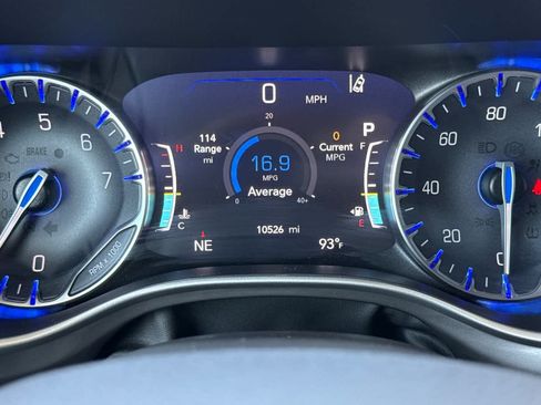 Used 2025 Chrysler Pacifica Select FWD image 29