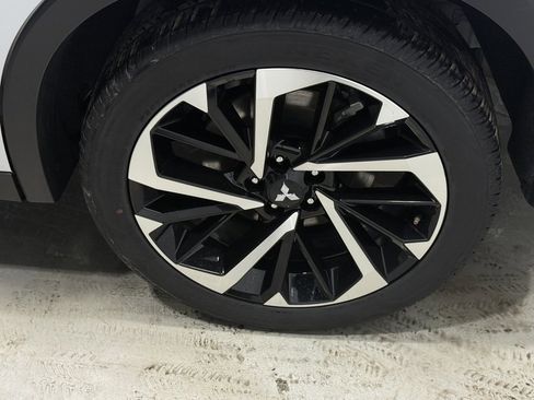 Used 2024 Mitsubishi Outlander SE image 8