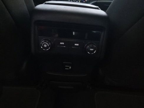 Used 2018 GMC Acadia SLE image 24