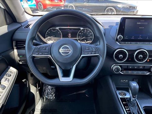 Used 2023 Nissan Sentra SV FWD image 5