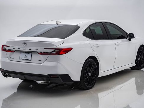 Used 2025 Toyota Camry SE FWD image 11