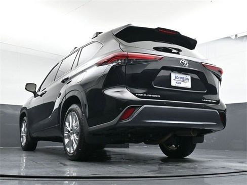 Used 2024 Toyota Highlander Limited image 32