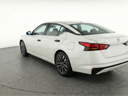 Used 2025 Nissan Altima 2.5 SV image 6