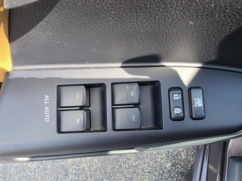 Used 2013 Lexus CT 200h w/ Premium Pkg w/Navigation FWD image 16
