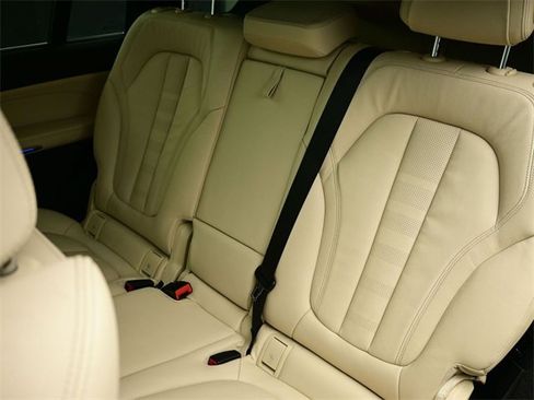 Used 2021 BMW X7 xDrive40i w/ Premium Package image 31