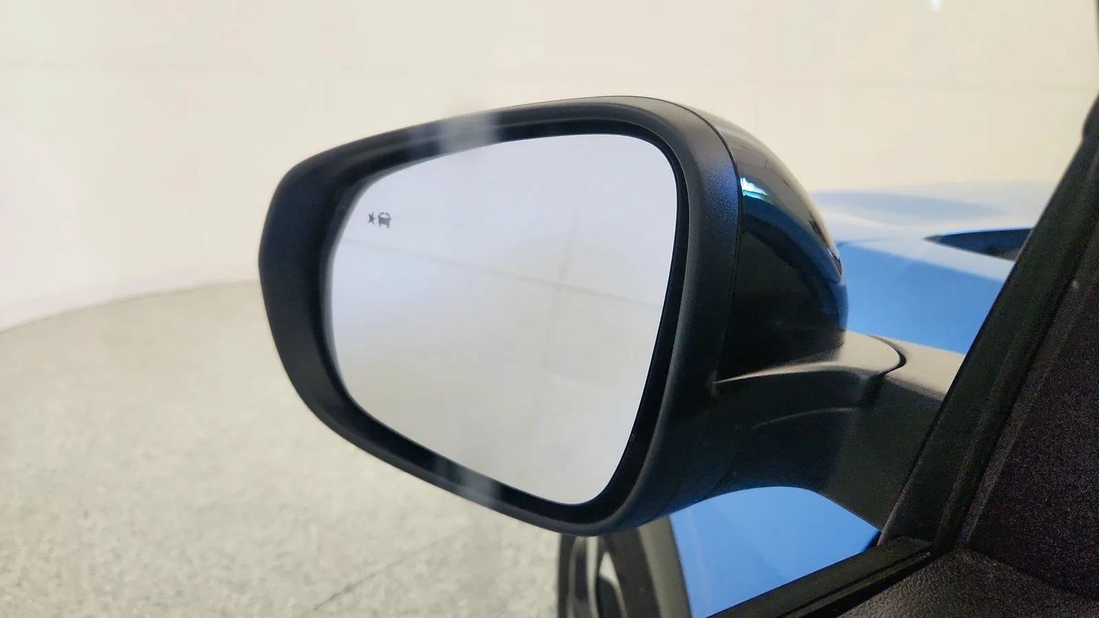Used 2024 Chevrolet Trax RS w/ Sunroof Package FWD image 16