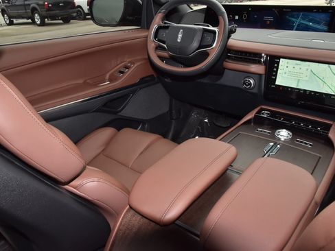 New 2026 Lincoln Navigator L Reserve AWD/4WD image 16