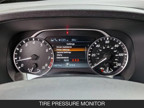 Certified 2024 Nissan Frontier 2WD Crew Cab w/ Technology Pkg w/ Technology Package image 19