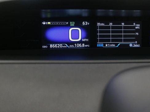 Used 2017 Toyota Prius Prime Premium image 34