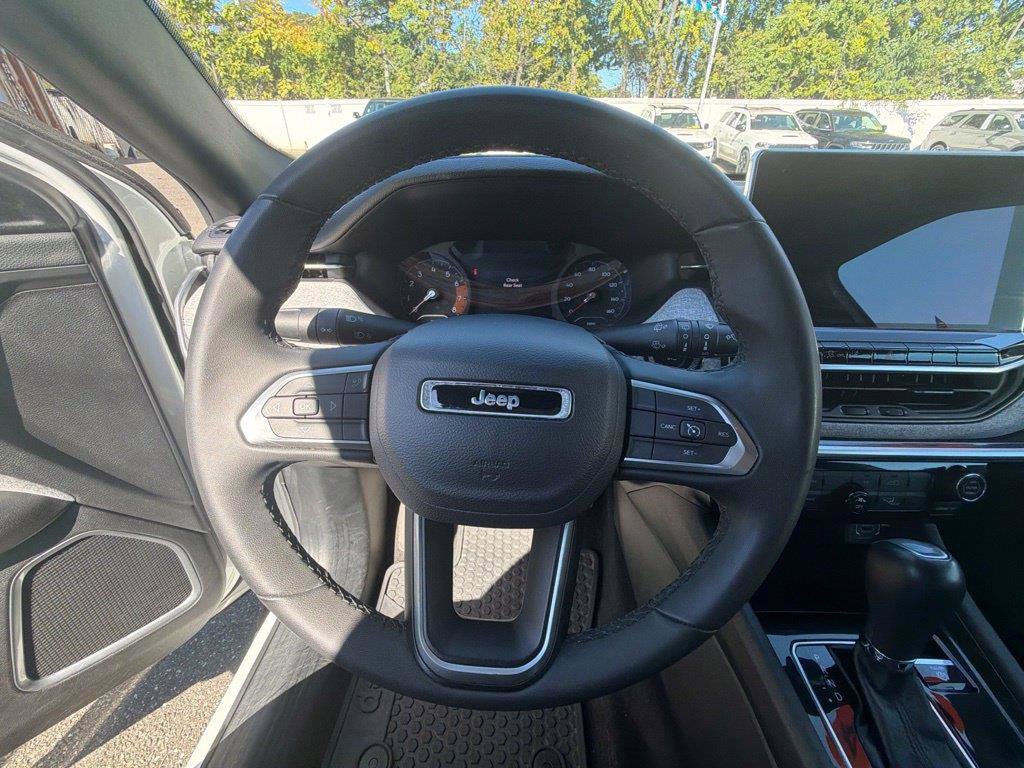 Used 2024 Jeep Compass Latitude AWD/4WD image 24